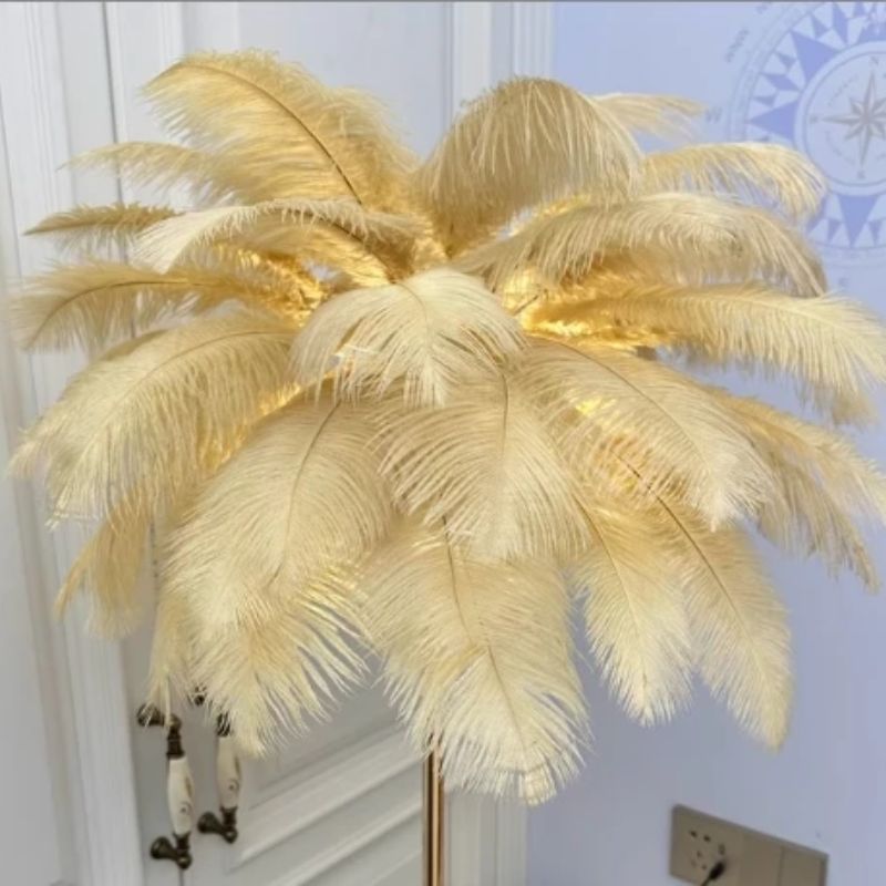 Éclairages De Table À Plumes Avec Pied Doré Élégant