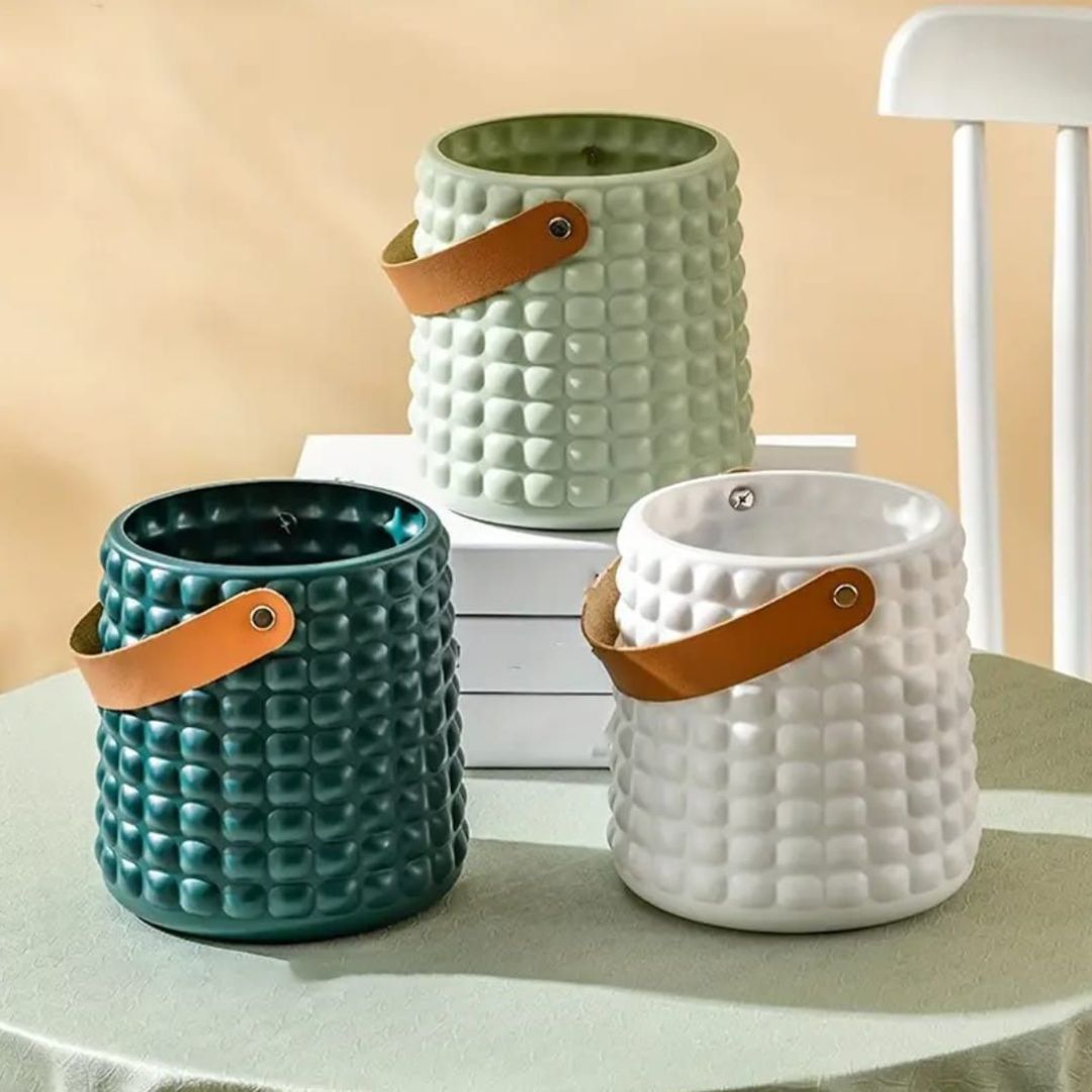Vase Vintage en Plastique Texturé Avec Poignée en Cuir