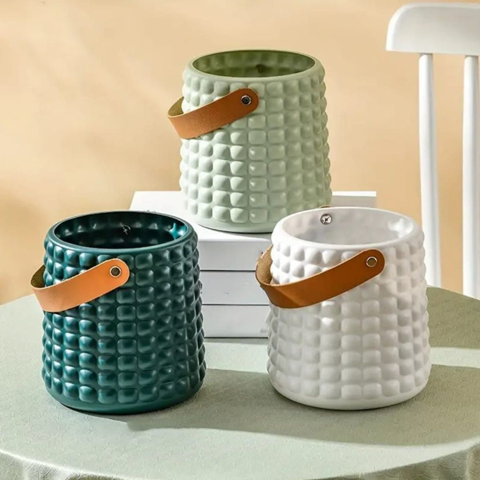 Vase Vintage en Plastique Texturé Avec Poignée en Cuir