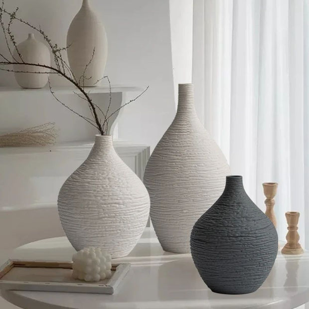 Vase en Céramique à Bouche Étroite