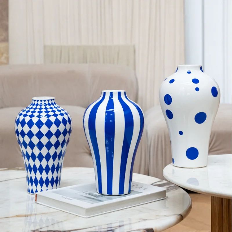 Vase Bleu en Céramique Matelassée Géométrique