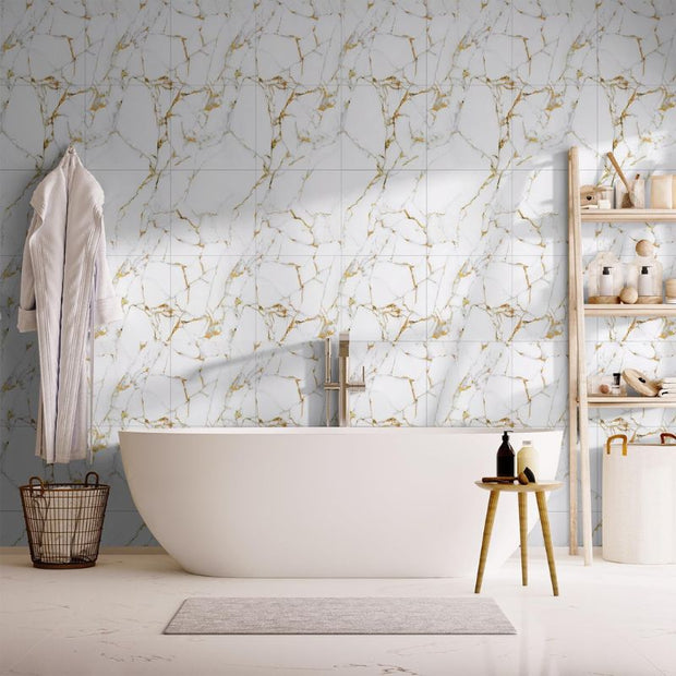 Panneau Mural PVC Avec Effet Marbre Blanc Et Veinage Doré