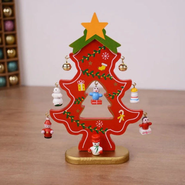 Sapin En Bois Vert Avec Étoile Et Petits Personnages De Noël