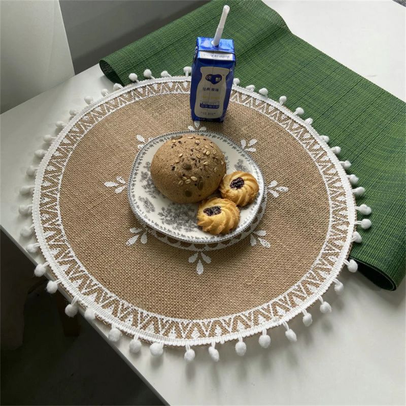 Set De Table En Lin Et Jute Avec Pompons Et Style Bohème