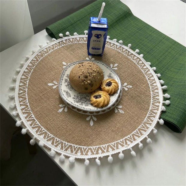 Set De Table En Lin Et Jute Avec Pompons Et Style Bohème