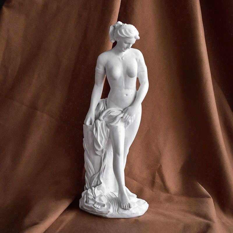 Sculpture Venus Classique Avec Drapé Élégant