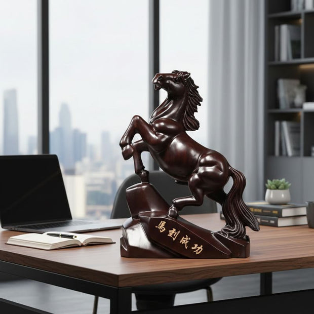 Sculpture En Bois Cheval Sculpté Avec Finition Lisse Élégante