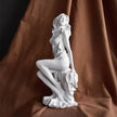 Sculpture Venus Assise Avec Silhouette Sensuelle