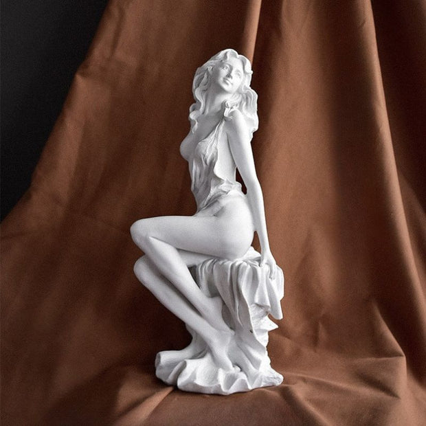 Sculpture Venus Assise Avec Silhouette Sensuelle