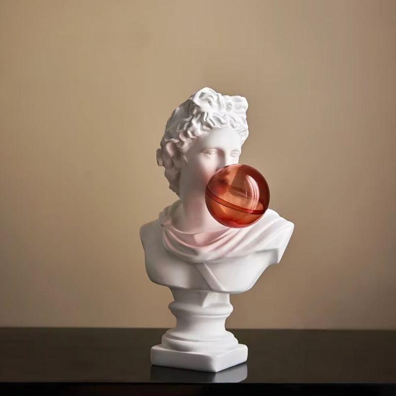 Sculpture David Moderne Avec Sphère Artistique En Résine