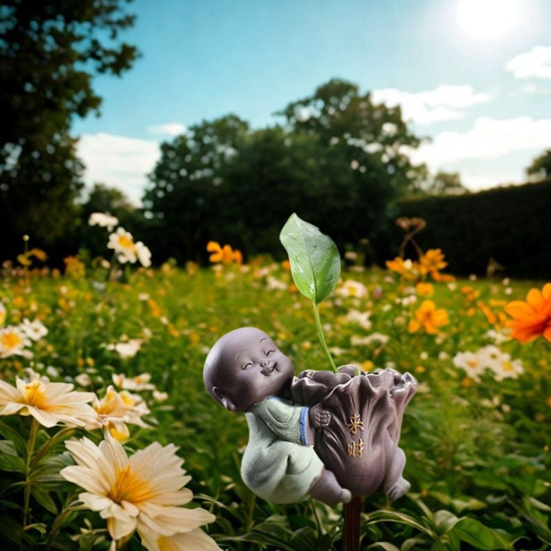 Sculpture En Argile Moine Calme Avec Vase Naturel