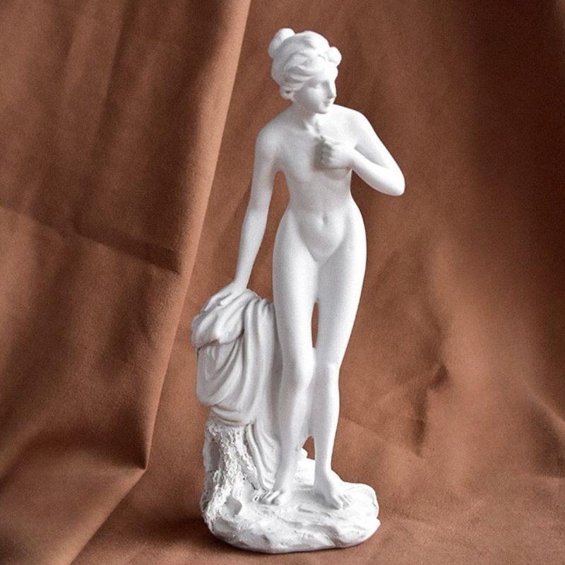 Sculpture Venus Élancée Avec Finition Lisse Et Charme Classique