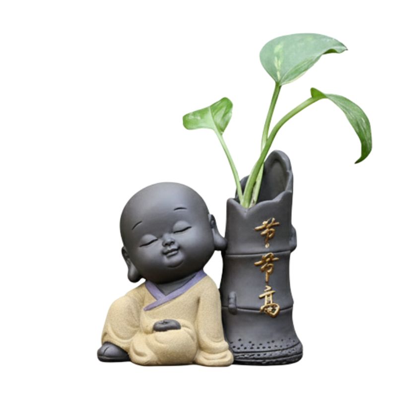 Sculpture En Argile Figurine Moine Calme Avec Plante
