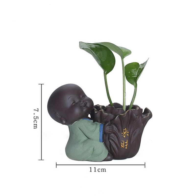 Sculpture En Argile Moine Calme Avec Vase Naturel