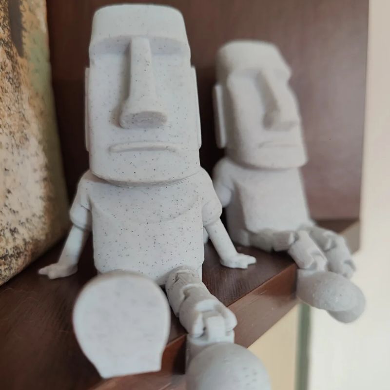 Sculpture Moai Moderne Avec Position Relax