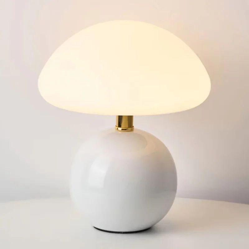 Lampe Champignon Blanc Avec Base Ronde Et Détail Doré