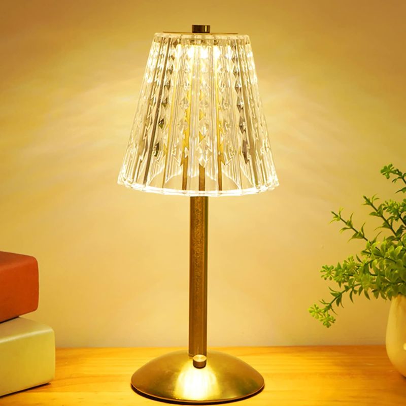 Éclairages De Table En Or Avec Design Moderne Et Raffiné