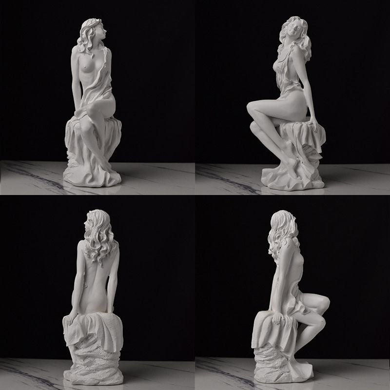 Sculpture Venus Assise Avec Silhouette Sensuelle
