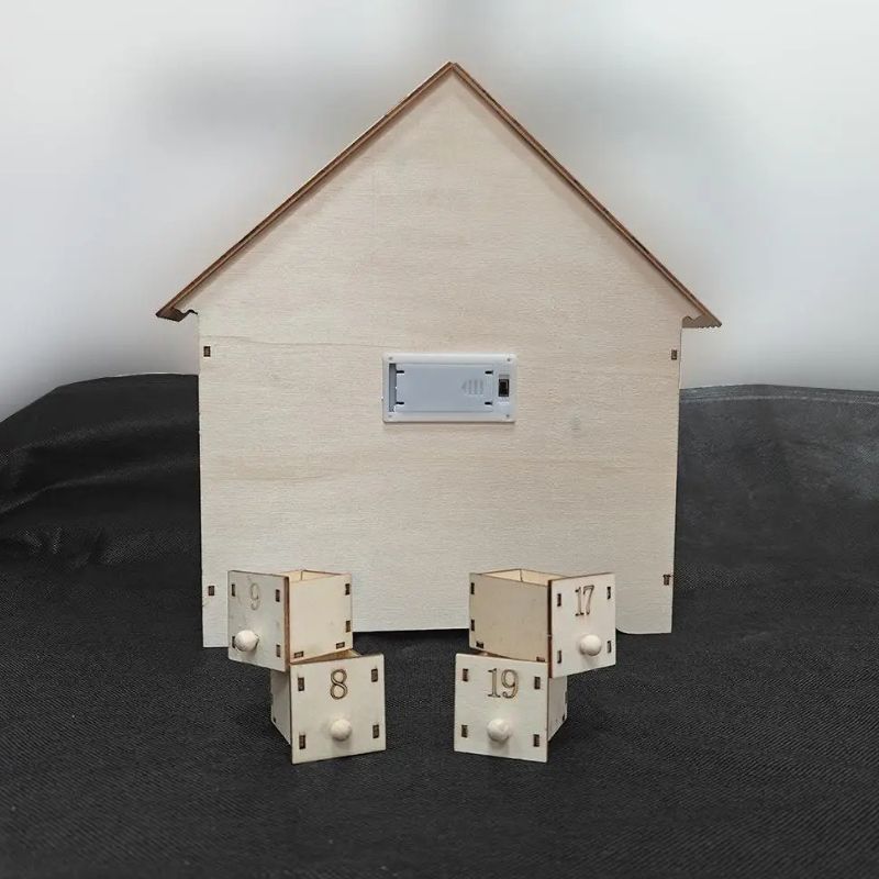 Calendrier De L’Avent Décoratif En Bois Gravé Élégant