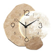 Horloge Murale en Bois au Design Lunaire