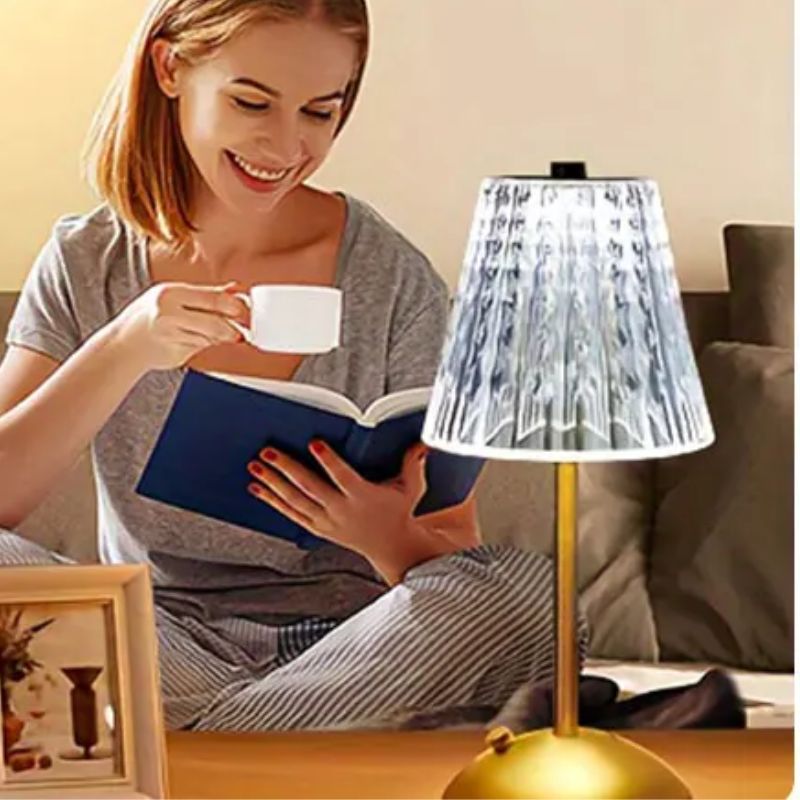 Éclairages De Table En Or Avec Design Moderne Et Raffiné