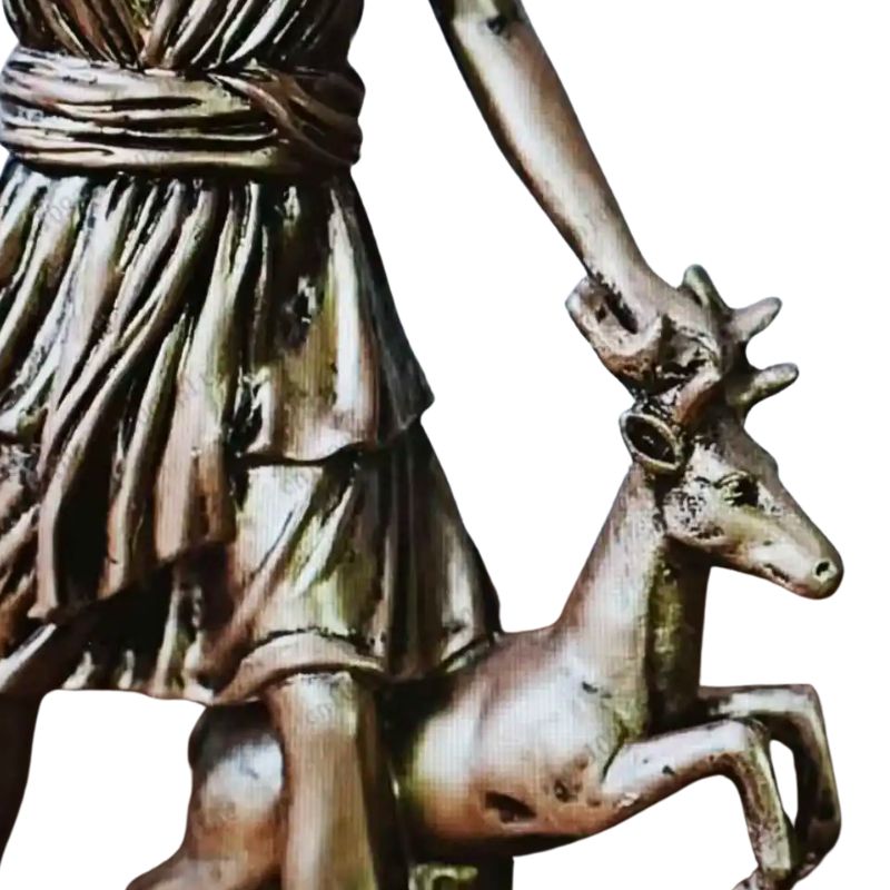 Sculpture Grecque Déesse Artémis En Style Antique Avec Cerf
