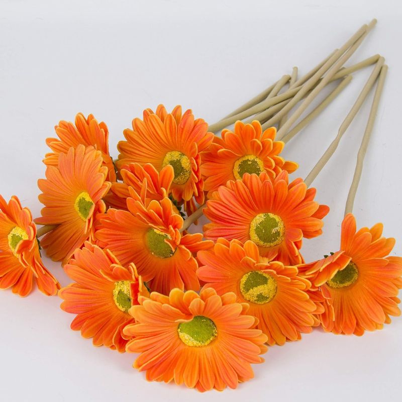 Fleur Artificielle Orange Avec Gerbera Isolé