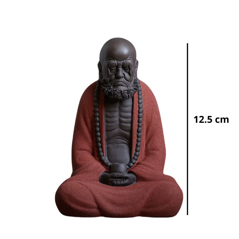 Sculpture En Argile Bouddha Zen Assis En Méditation Avec Chapelet