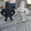 Sculpture Moai Humoristique Avec Silhouette Puissante