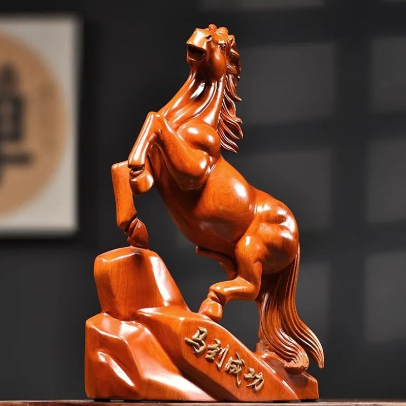 Sculpture En Bois Cheval Sculpté Avec Finition Lisse Élégante