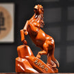 Sculpture En Bois Cheval Sculpté Avec Finition Lisse Élégante