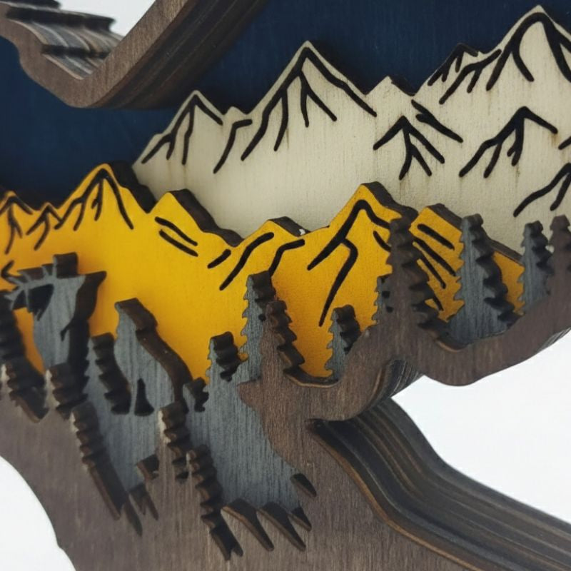 Sculpture En Bois Aigle En Vol Avec Paysage Montagne Et Lune