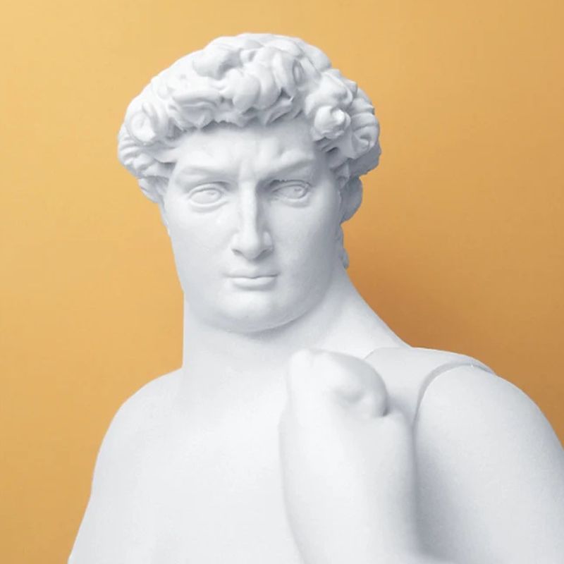 Sculpture David Revisitée Avec Silhouette Ronde Et Style Artistique