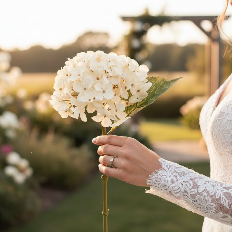 Fleur Artificielle Beige En Soie Avec Rendu Naturel Et Élégant
