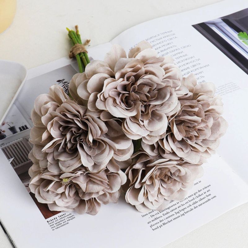 Fleur Artificielle Beige Avec Composition Délicate