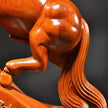 Sculpture En Bois Cheval Sculpté Avec Finition Lisse Élégante