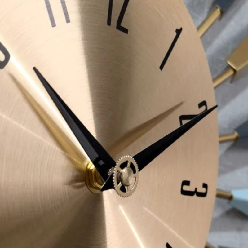 Grande Horloge Murale Design Artistique En Métal