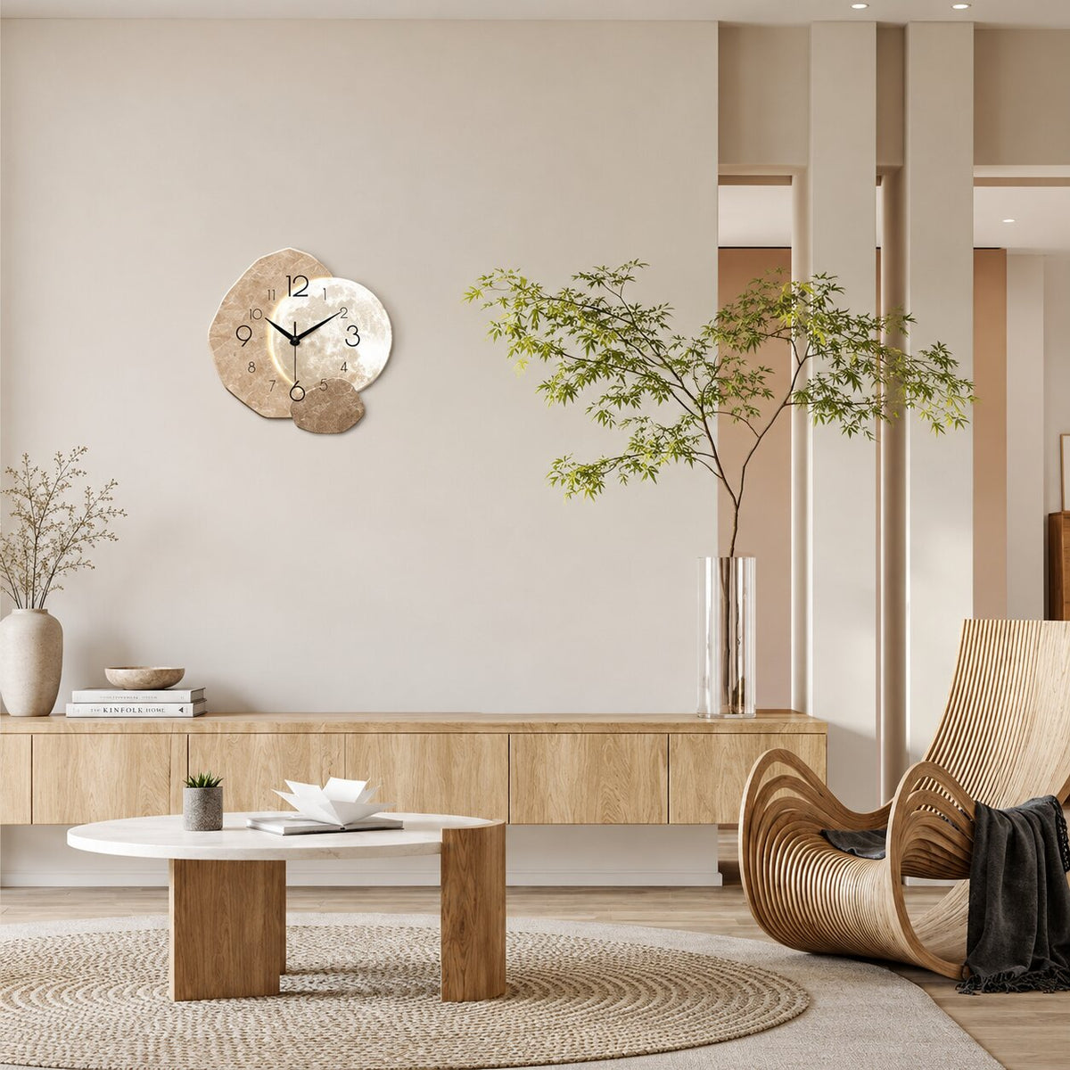 Horloge Murale en Bois au Design Lunaire