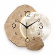 Horloge Murale en Bois au Design Lunaire