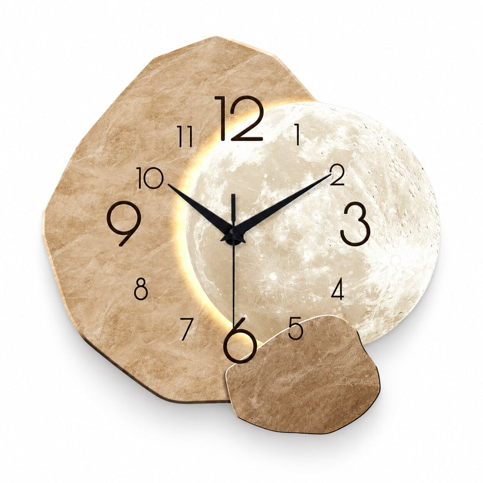 Horloge Murale en Bois au Design Lunaire
