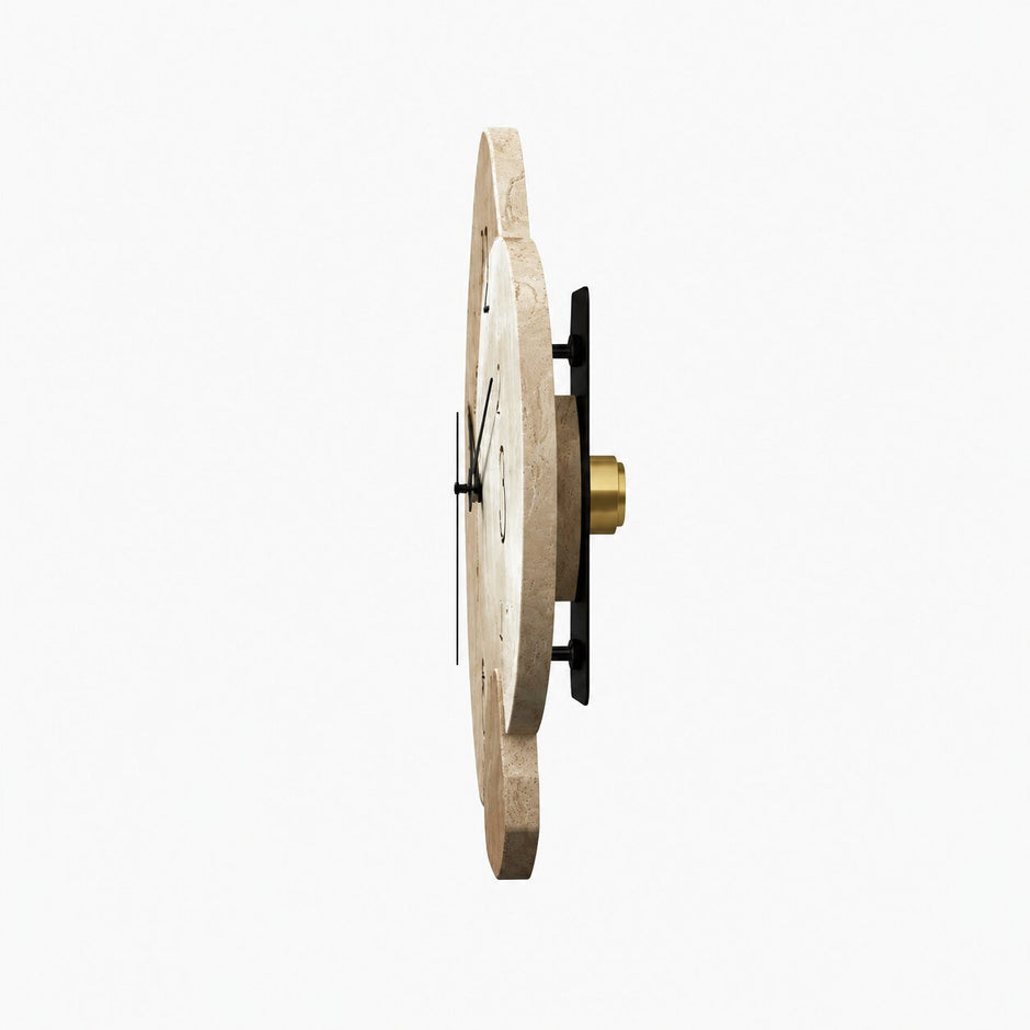 Horloge Murale en Bois au Design Lunaire