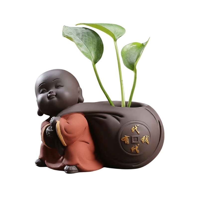 Sculpture En Argile Moine Souriant Portant Vase, Sculpture En Argile 