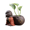 Sculpture En Argile Moine Souriant Portant Vase, Sculpture En Argile 