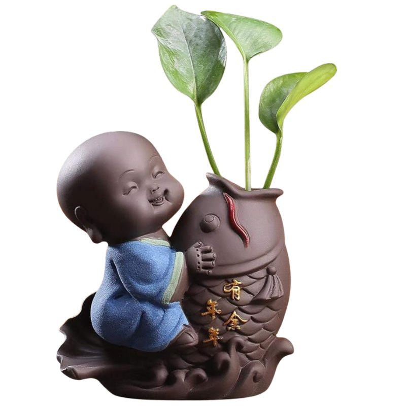 Sculpture En Argile Petit Moine Joyeux Avec Vase, Sculpture En Argile