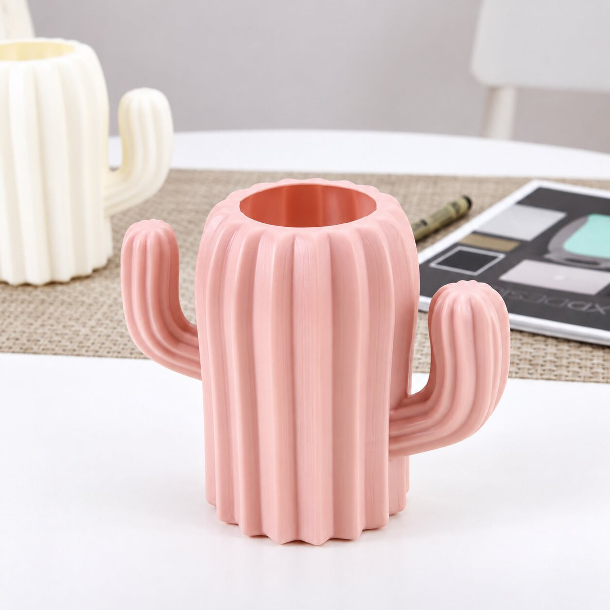 Vase Polyvalent en Plastique Européen