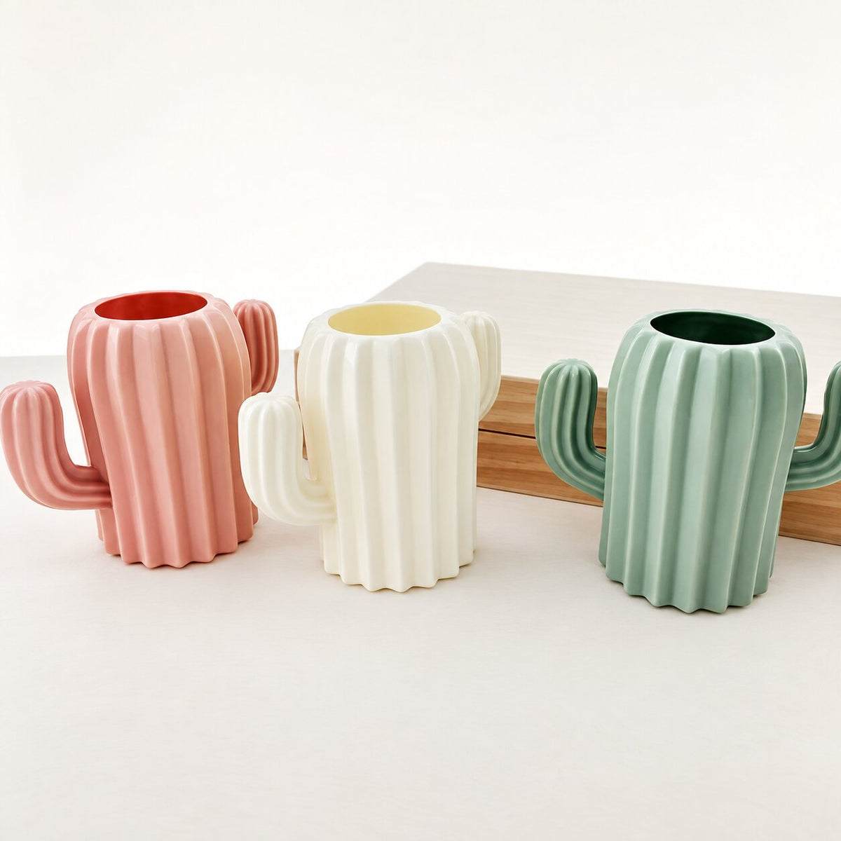 Vase Polyvalent en Plastique Européen