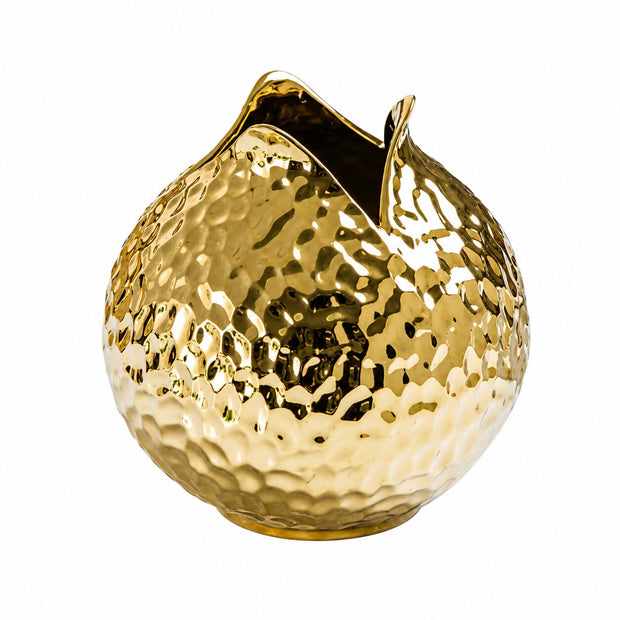 Vase à Fleur en Forme de Grenade doré avec finition métallisée brillante, surface martelée texturée et forme arrondie originale pour une décoration élégante et contemporaine.