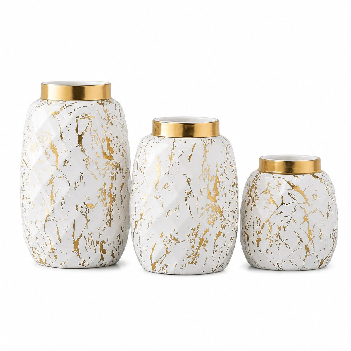 Vase à Fleurs Marbré blanc avec veinures dorées, bordure dorée brillante et trois formats assortis pour une décoration intérieure élégante et raffinée.