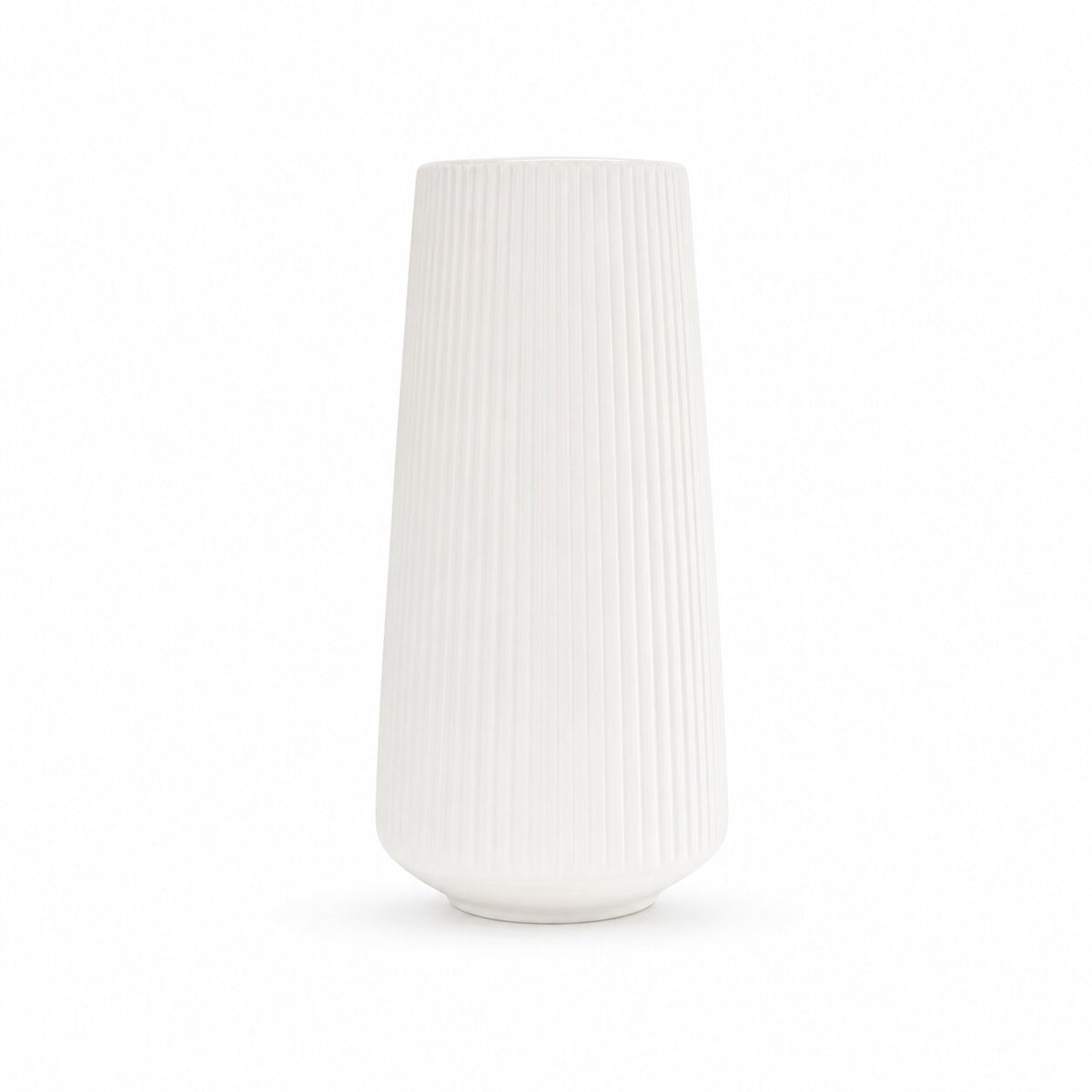 Vase XXL en Plastique pour Fleurs blanc avec forme haute et élancée, surface rainurée et design minimaliste pour une décoration intérieure moderne.