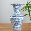 Vase en Porcelaine Bleu et Blanc avec Dessin de Lotus